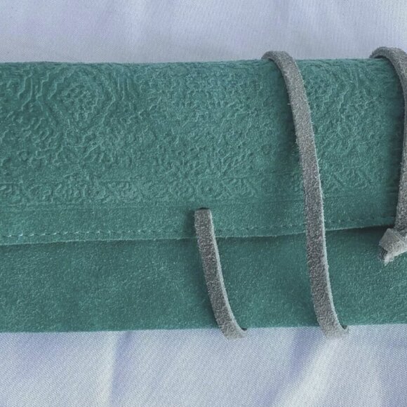 Teal Blue Green Suede Jewelry Pouch Holder Wallet Style Embossed Unbranded Nice - Picture 2 of 8